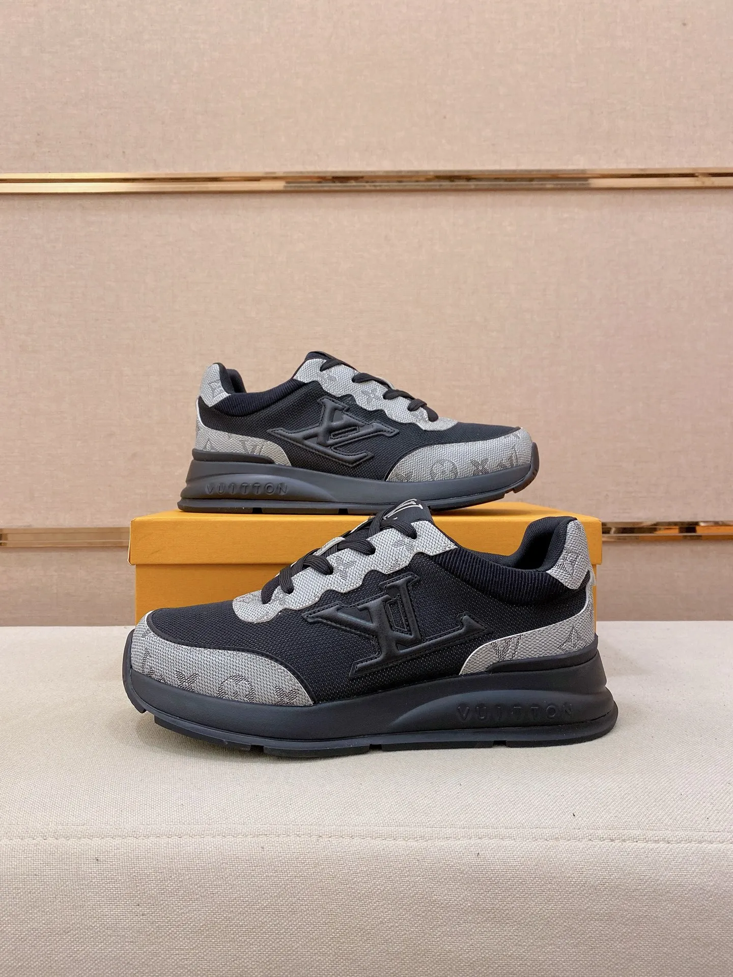 Men's shoes💰 462💰louis vuitton (Louis Vuitton/lv)🔍🔍The new counters are on sale at the same time. The uppers are imported from Italy. ️Re-engraved🇮🇹💪💪, ⚠Sole: The original sole is specially provided by the original factory, the exclusive movable molded sole is super comfortable, ⚠Original factory follow-up goods, 🔍🔍high quality, you can go in and out of the counter at will, welcome to compare⚠. Code number: 38-44 (45/46 customized, non-refundable)